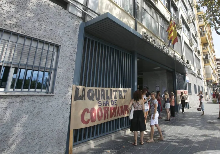 Educación recorta grupos en Escuelas de Idiomas alegando falta de demanda y los sindicatos salen a la calle